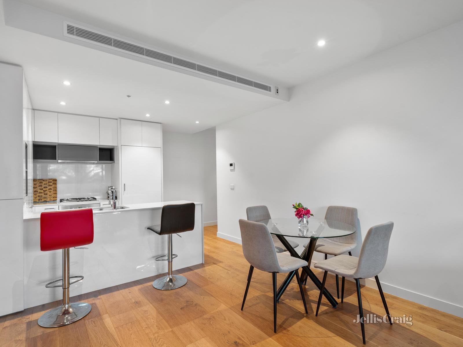 15/872 Doncaster Road, Doncaster East image 6
