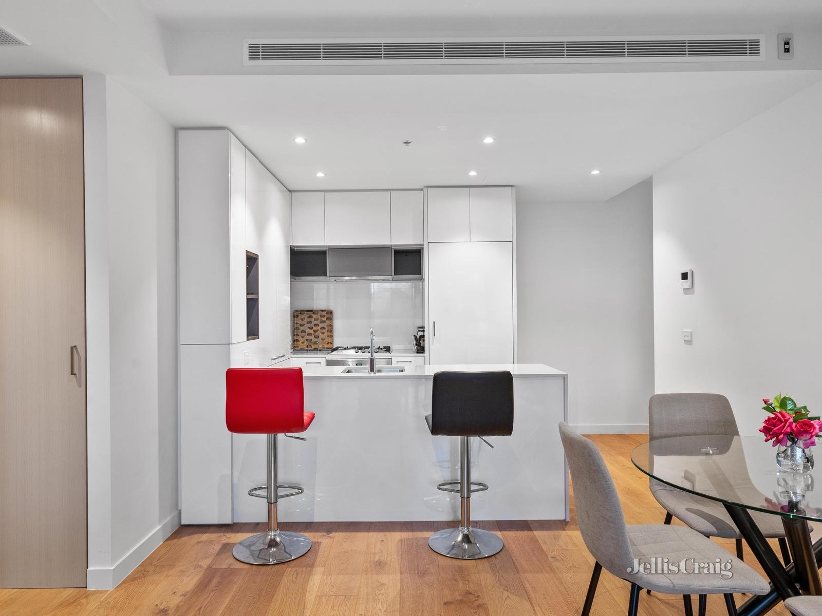 15/872 Doncaster Road, Doncaster East image 7