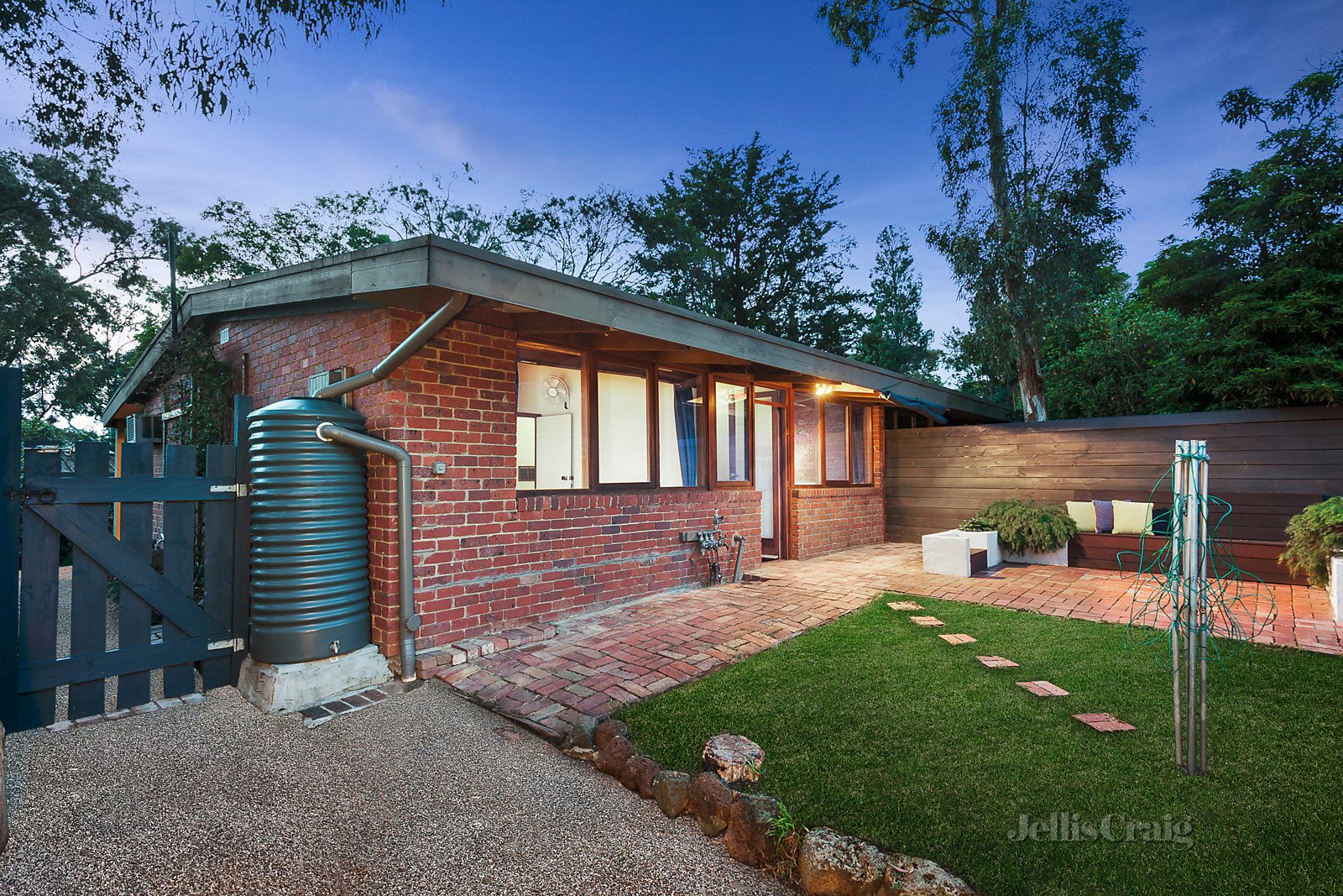 1/58B Looker Road, Montmorency image 9