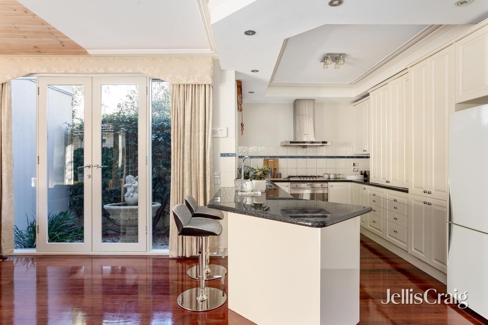 1/59 Kennealy Street, Surrey&nbsp;Hills image 7