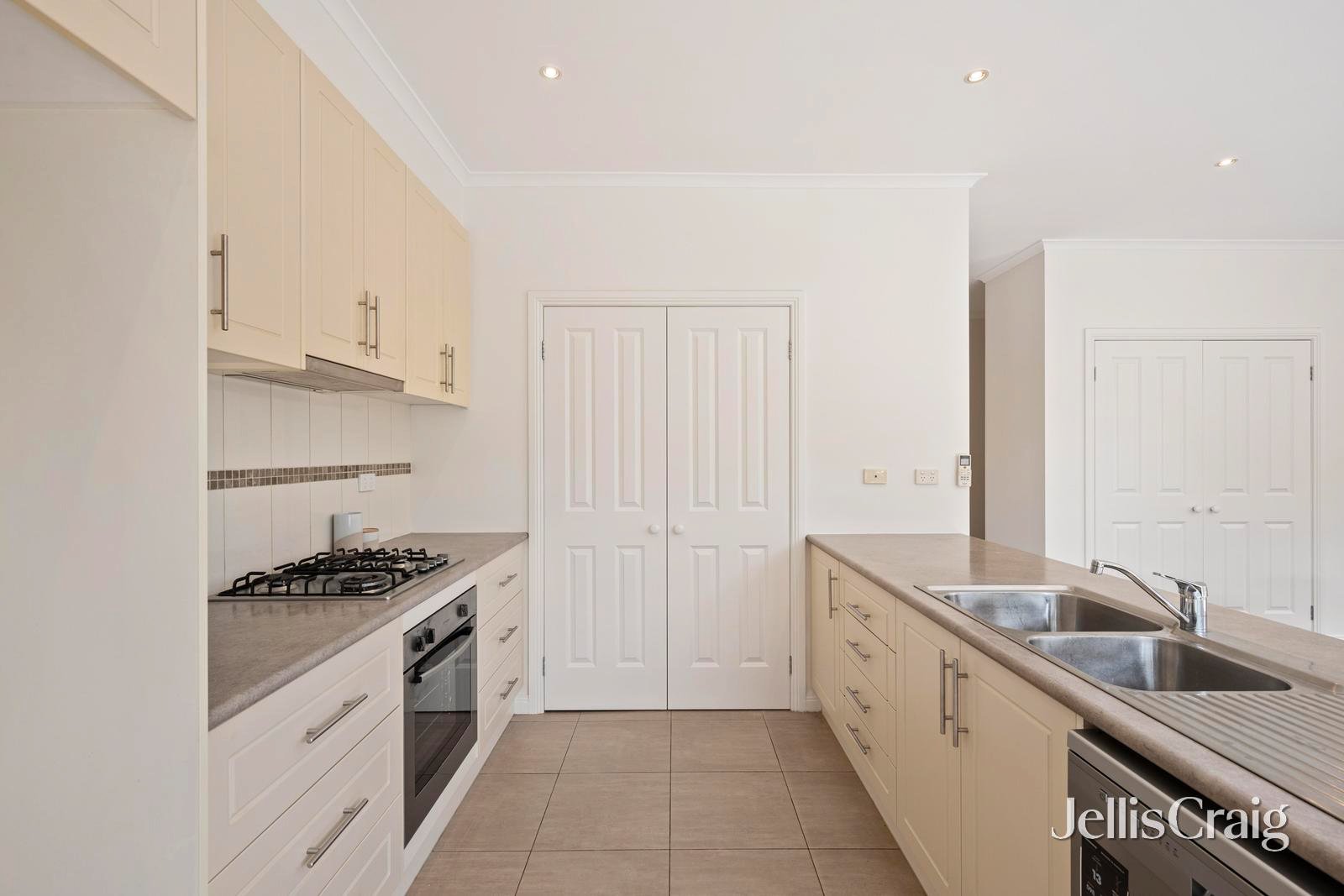 1/59 Pembroke Road, Mooroolbark image 7