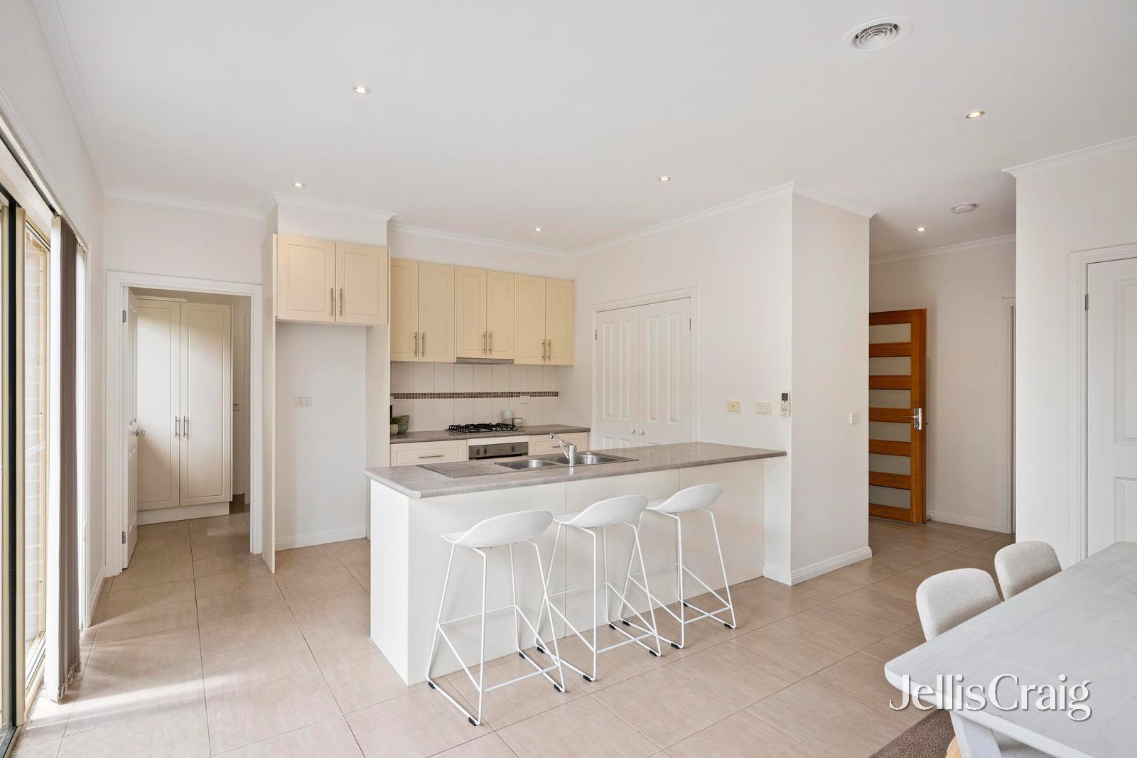 1/59 Pembroke Road, Mooroolbark image 8