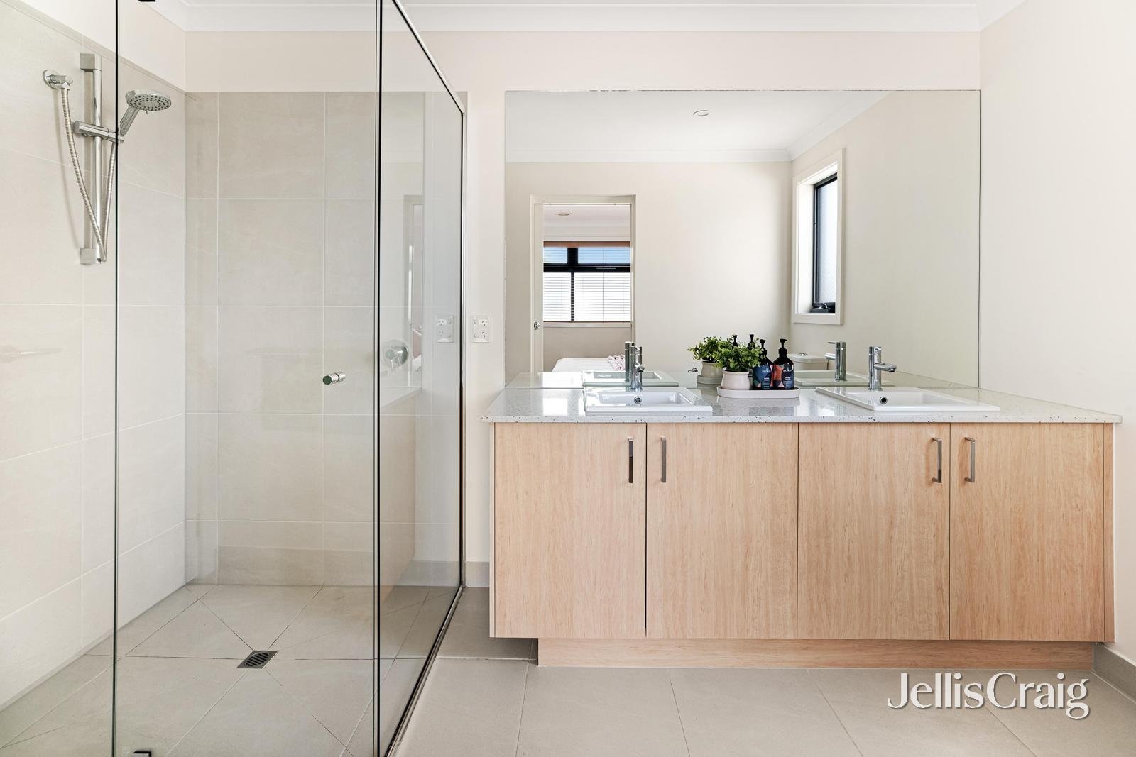 15A Alden Court, Cheltenham image 9