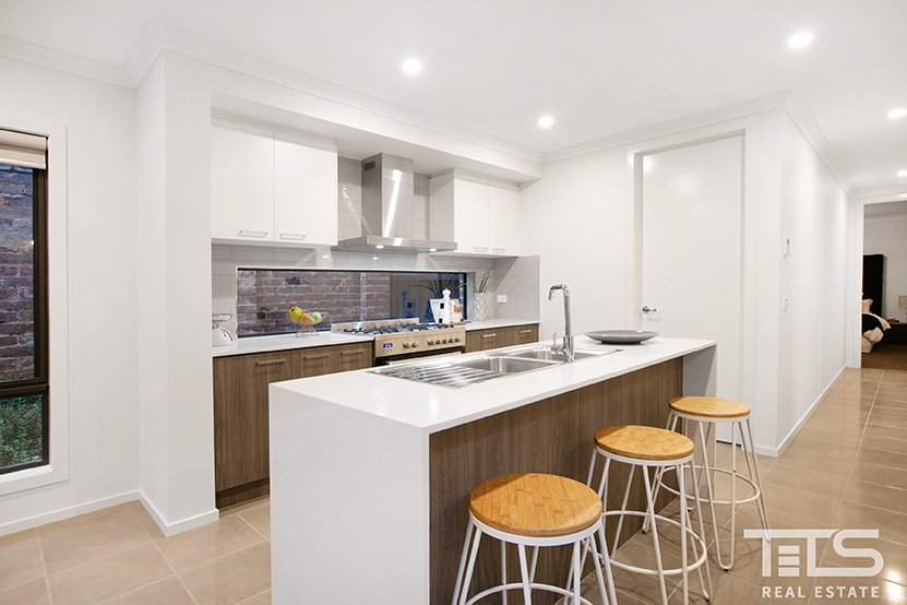 15A Lloyd Street, Strathmore image 6