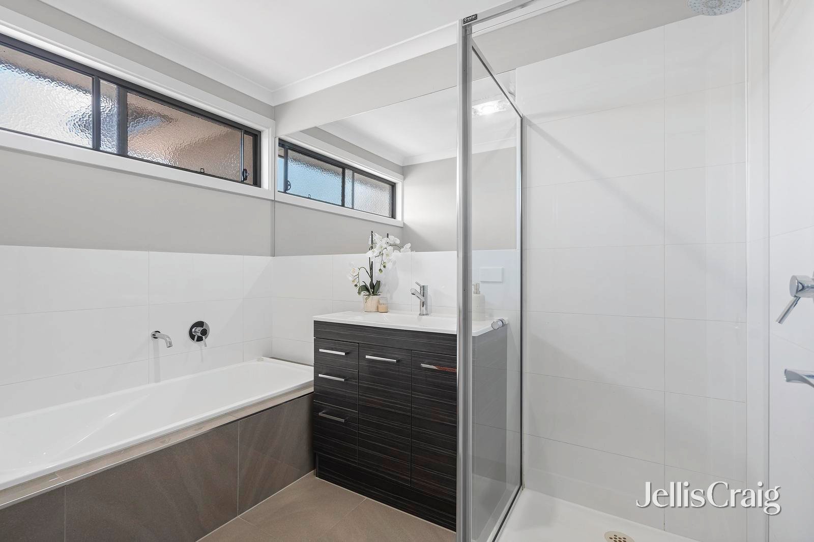 15A Stephen Crescent, Croydon image 9