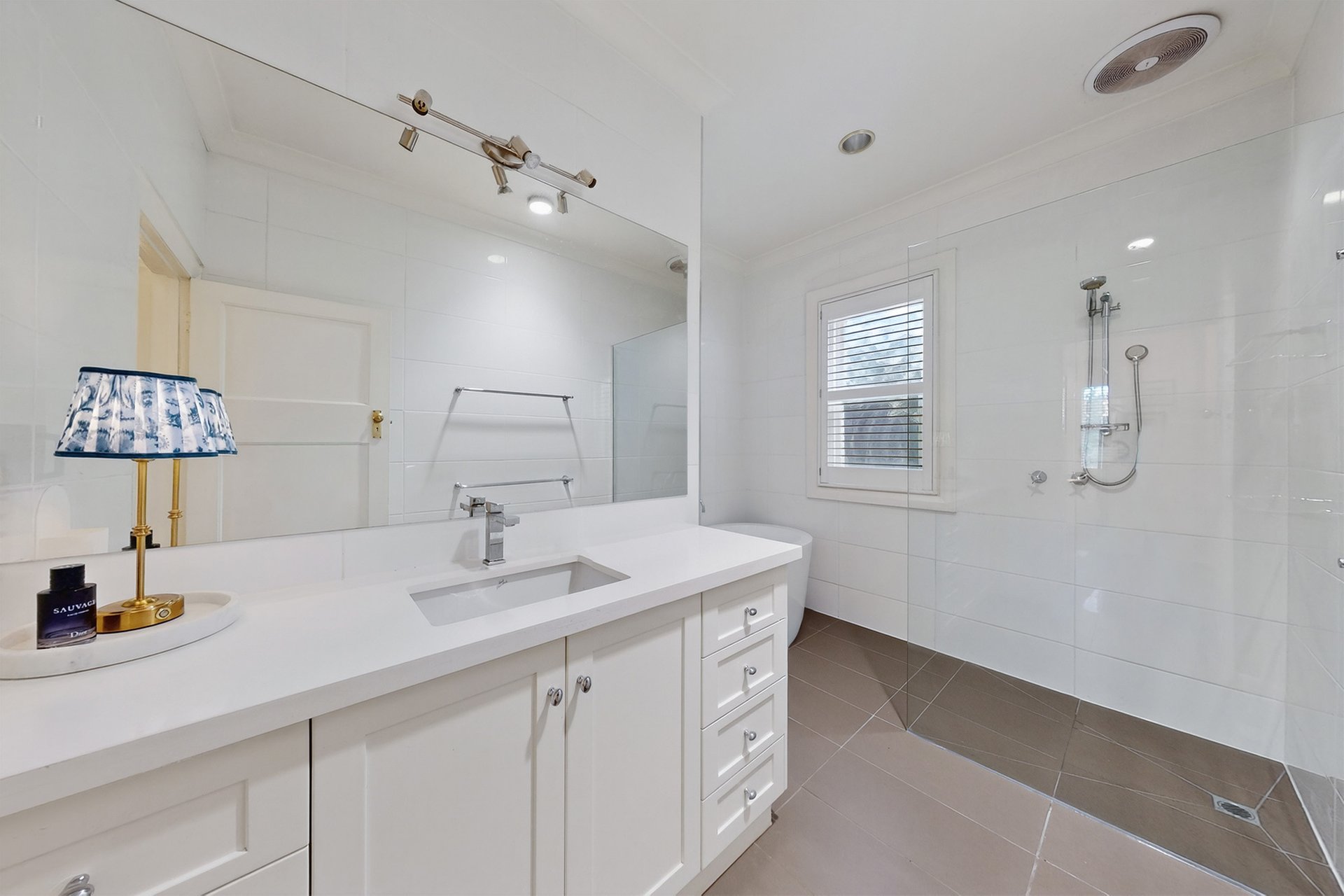 16 Allison Avenue, Glen Iris image 15