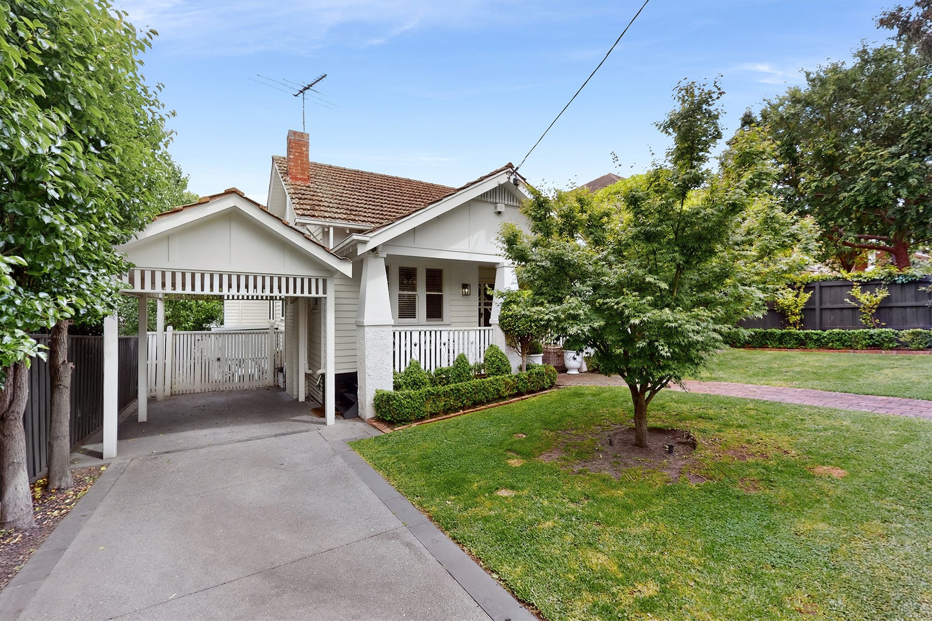 16 Allison Avenue, Glen Iris image 1