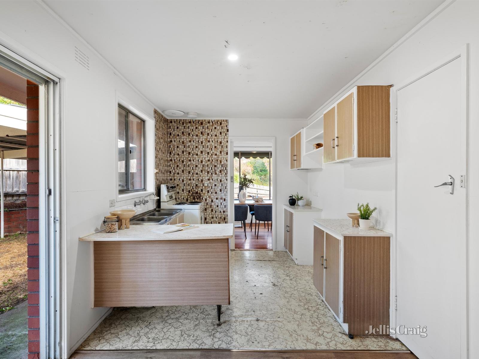 16 Arawata Drive, Doncaster East image 4