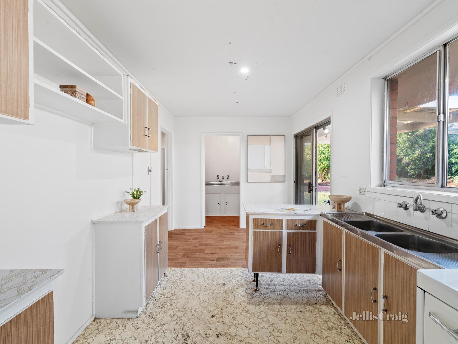16 Arawata Drive, Doncaster East image 5