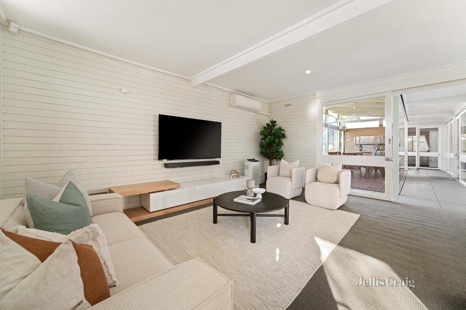 16 Baringhup Street, Cheltenham image 5
