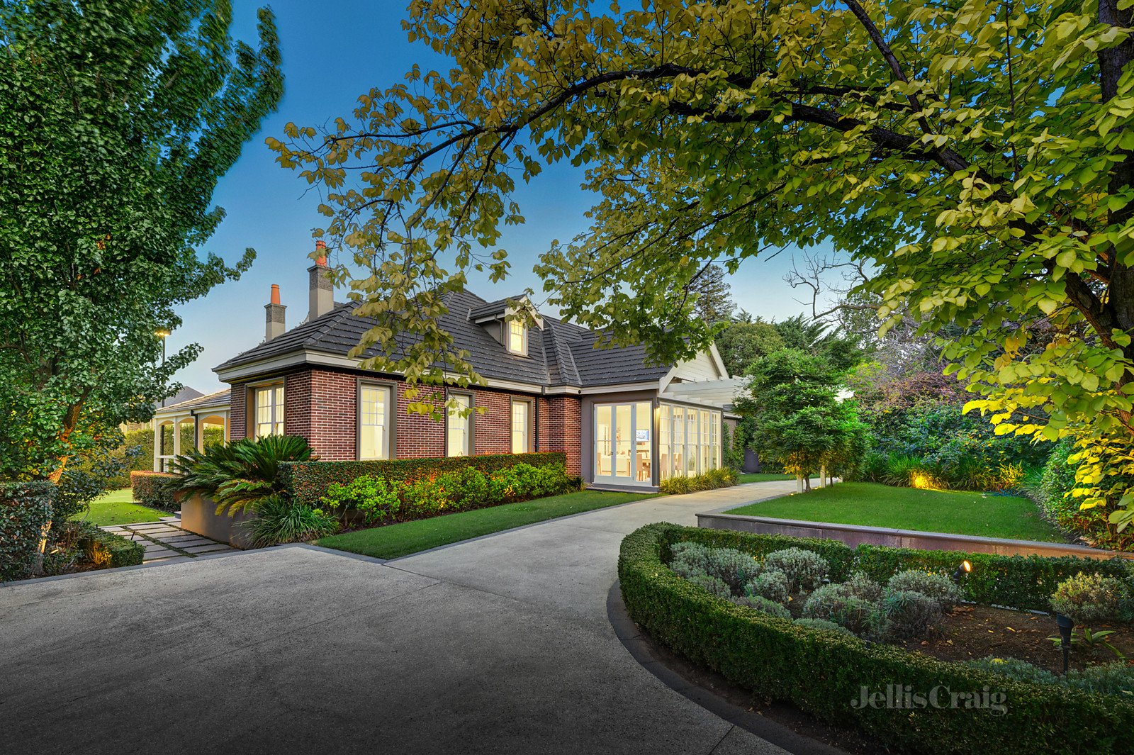 16 Barnsbury Road, Balwyn image 2