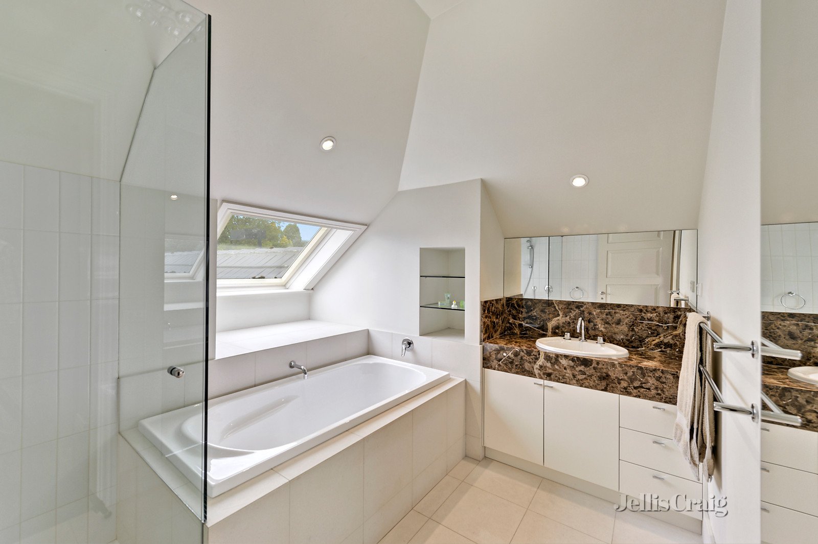 16 Barnsbury Road, Balwyn image 9