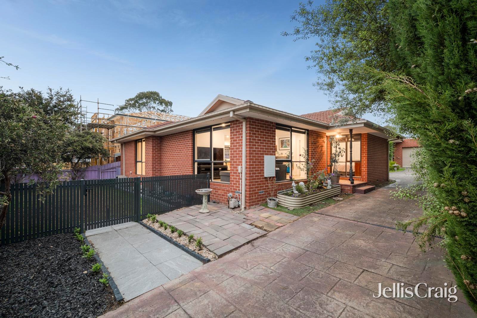 1/6 Basingstoke Road, Mitcham image 1