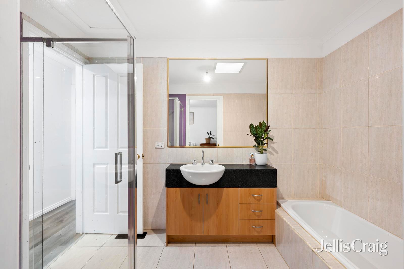 1/6 Basingstoke Road, Mitcham image 8