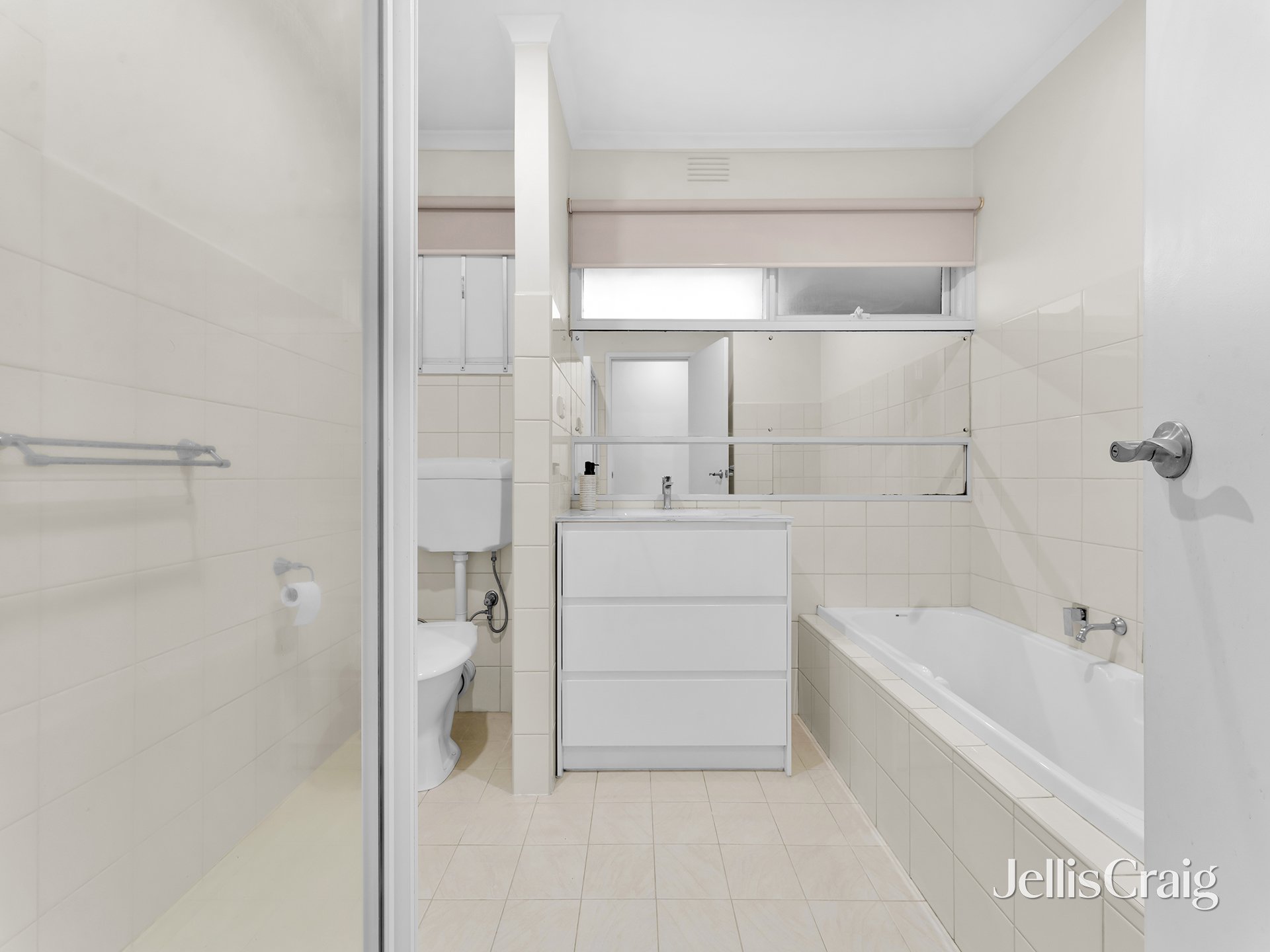 16 Blanche Drive, Vermont image 6