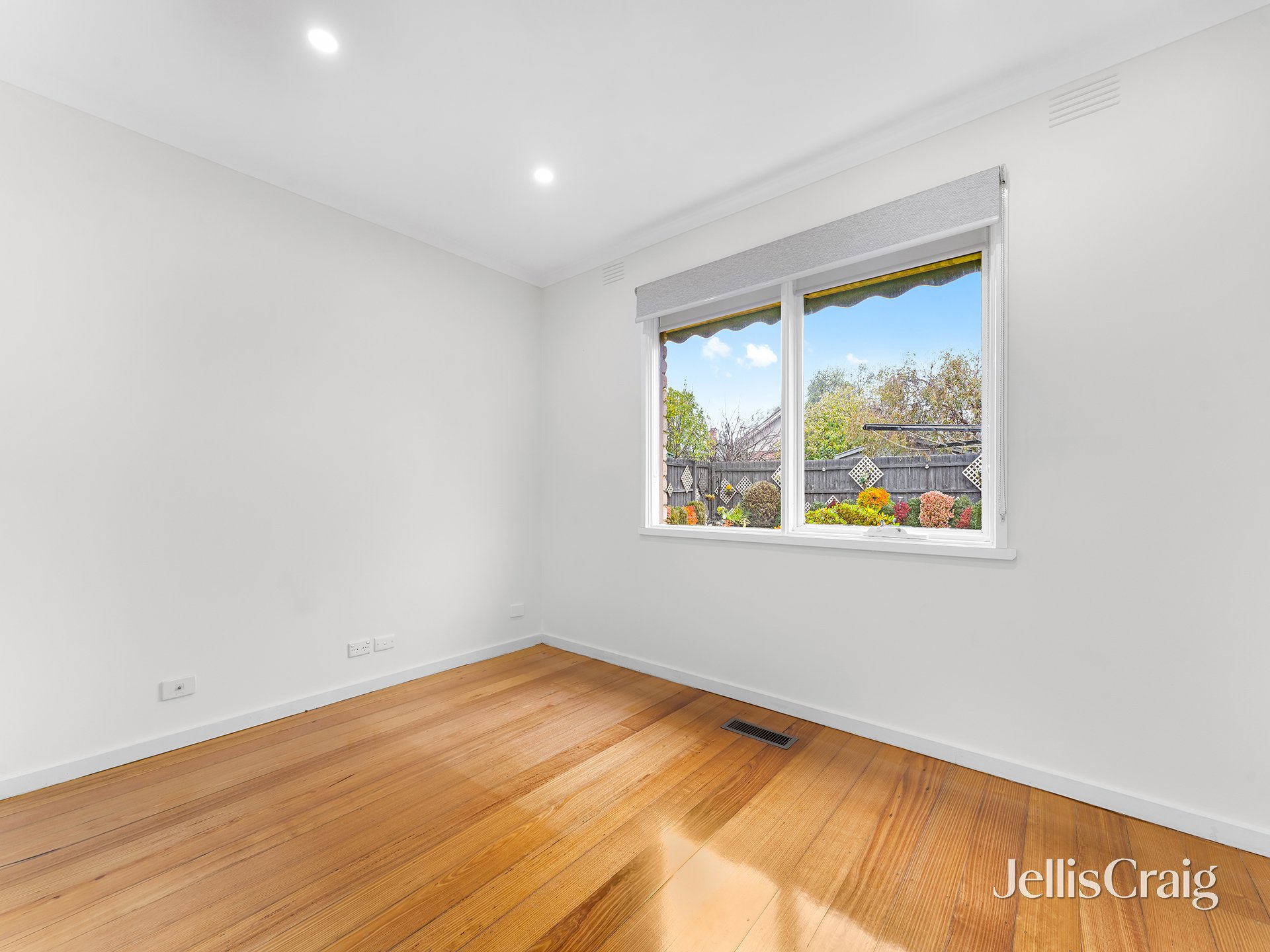 16 Blanche Drive, Vermont image 5