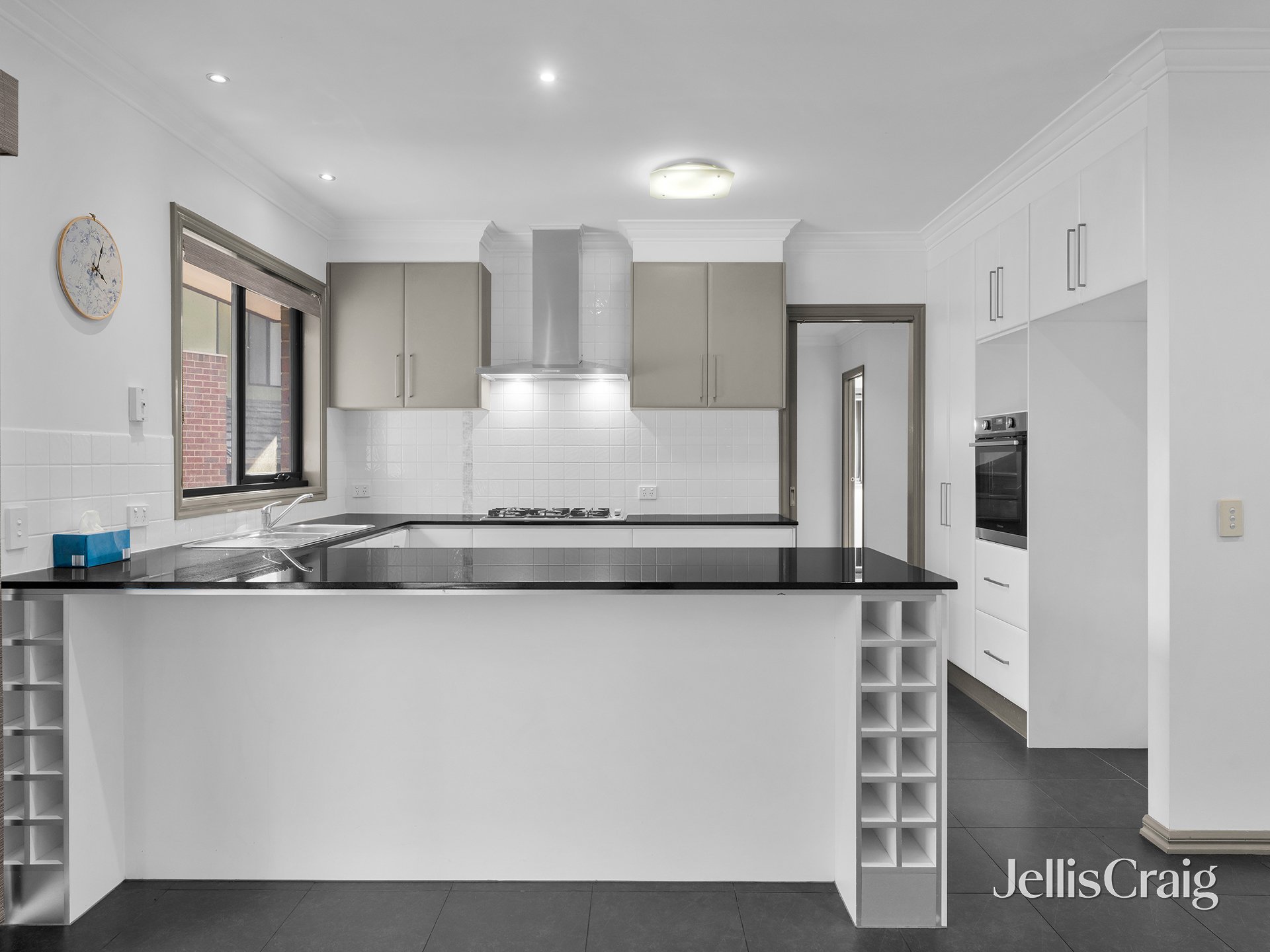 1/6 Bowen Road, Doncaster&nbsp;East image 3