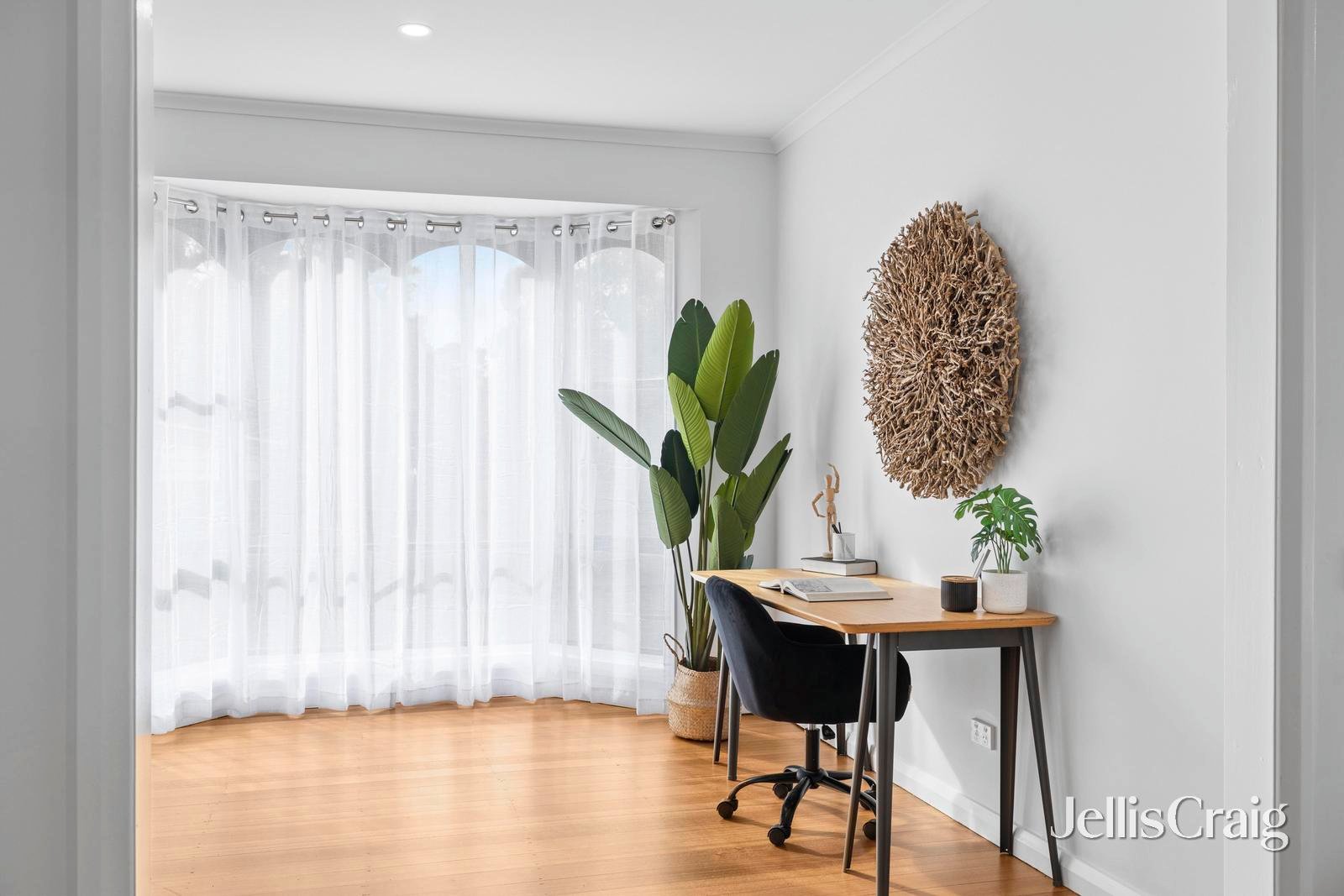 16 Bowen Street, Woodend image 5