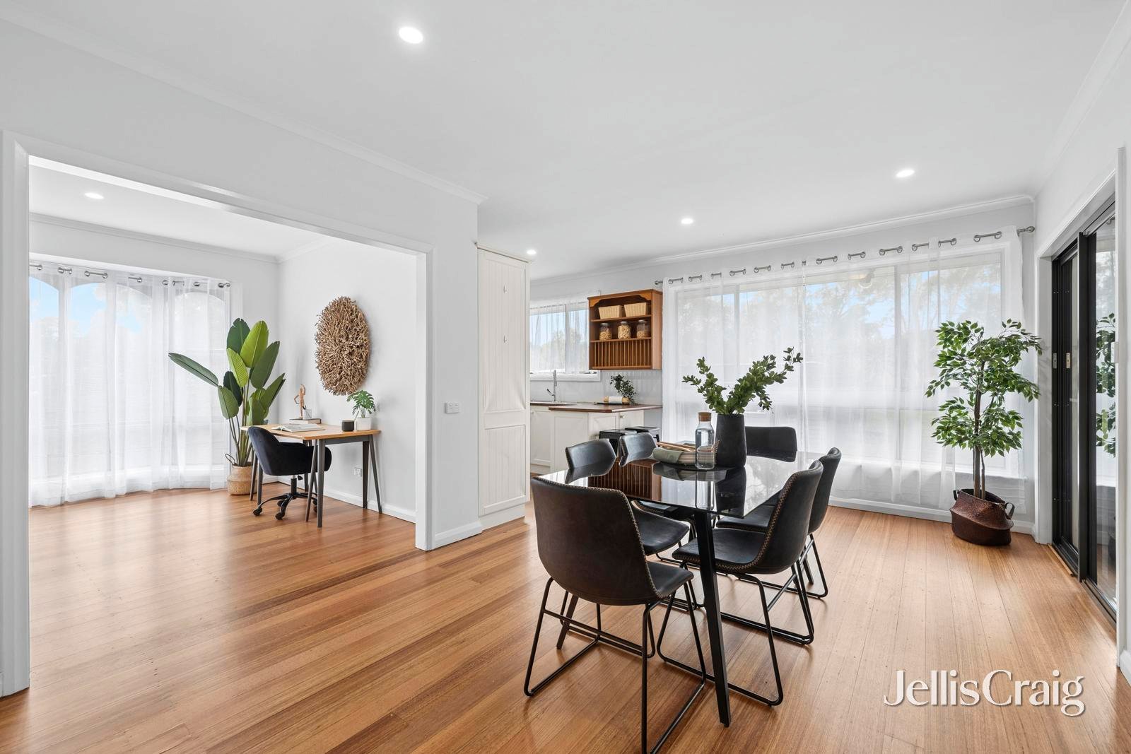 16 Bowen Street, Woodend image 6