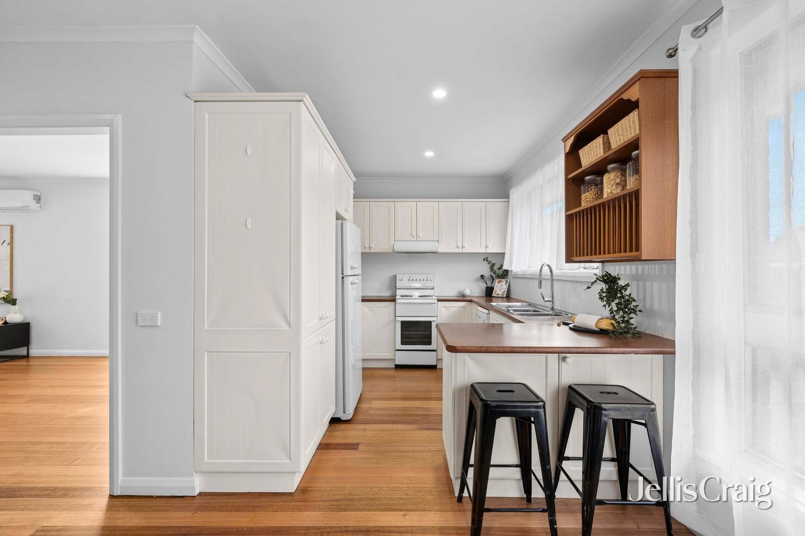 16 Bowen Street, Woodend image 7
