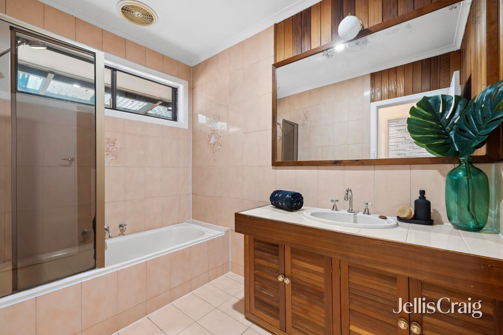 16 Bowen Street, Woodend image 13