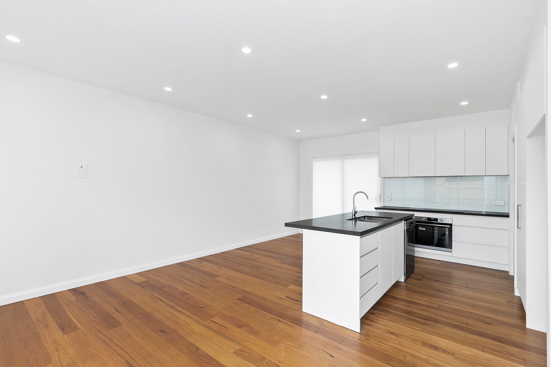 16 Boxleigh Grove, Box Hill North image 2