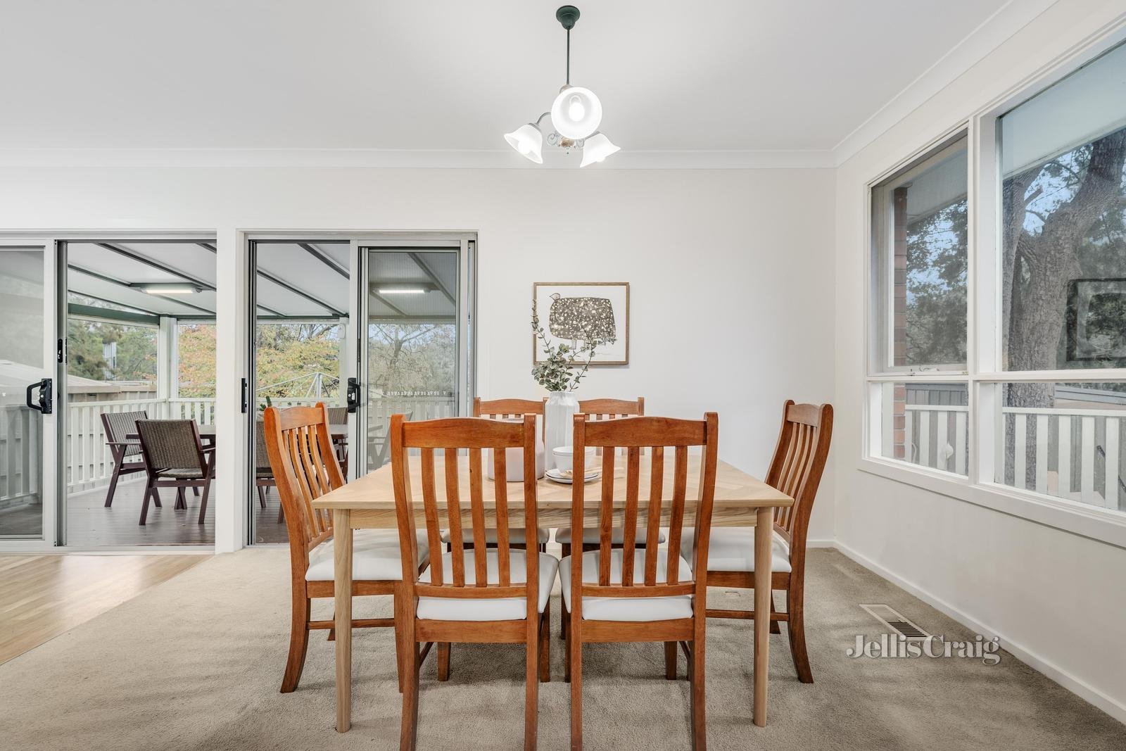 16 Brentwood Drive, Glen Waverley image 4