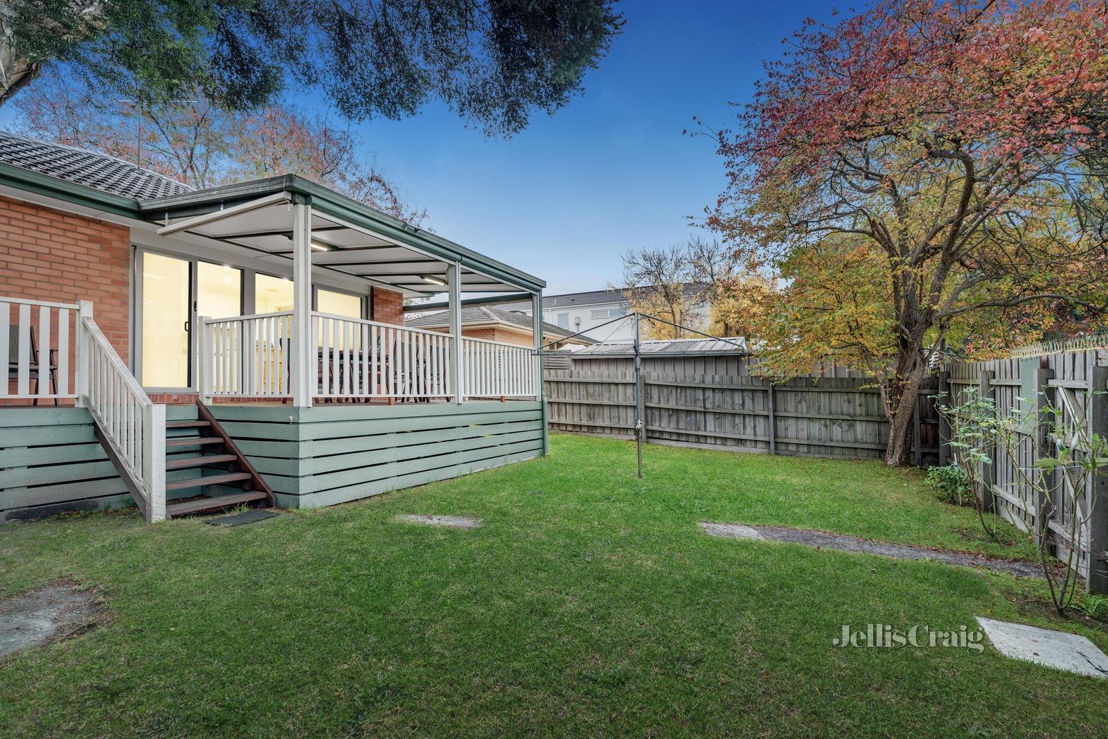 16 Brentwood Drive, Glen Waverley image 11