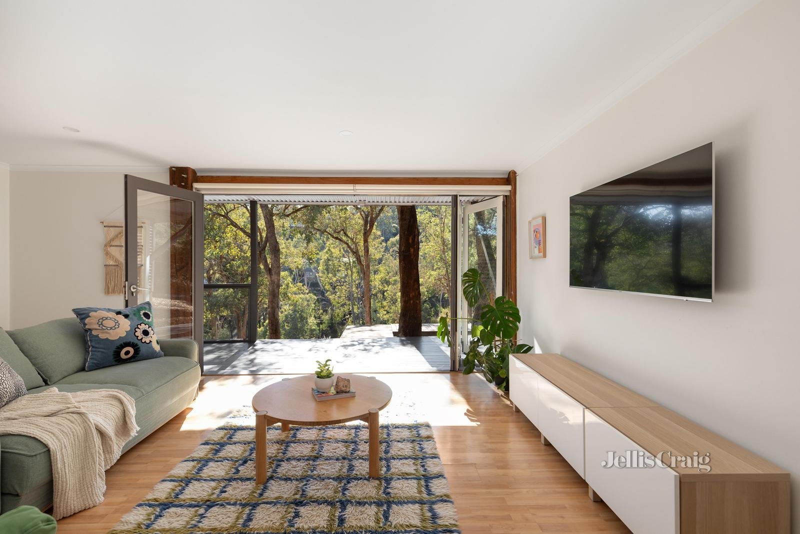 16 Brogil Road, North Warrandyte image 2