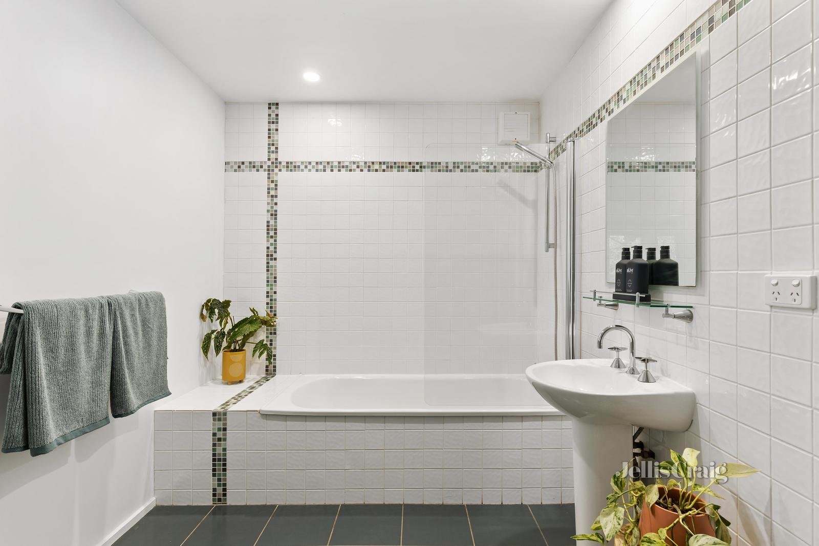 16 Brogil Road, North Warrandyte image 14