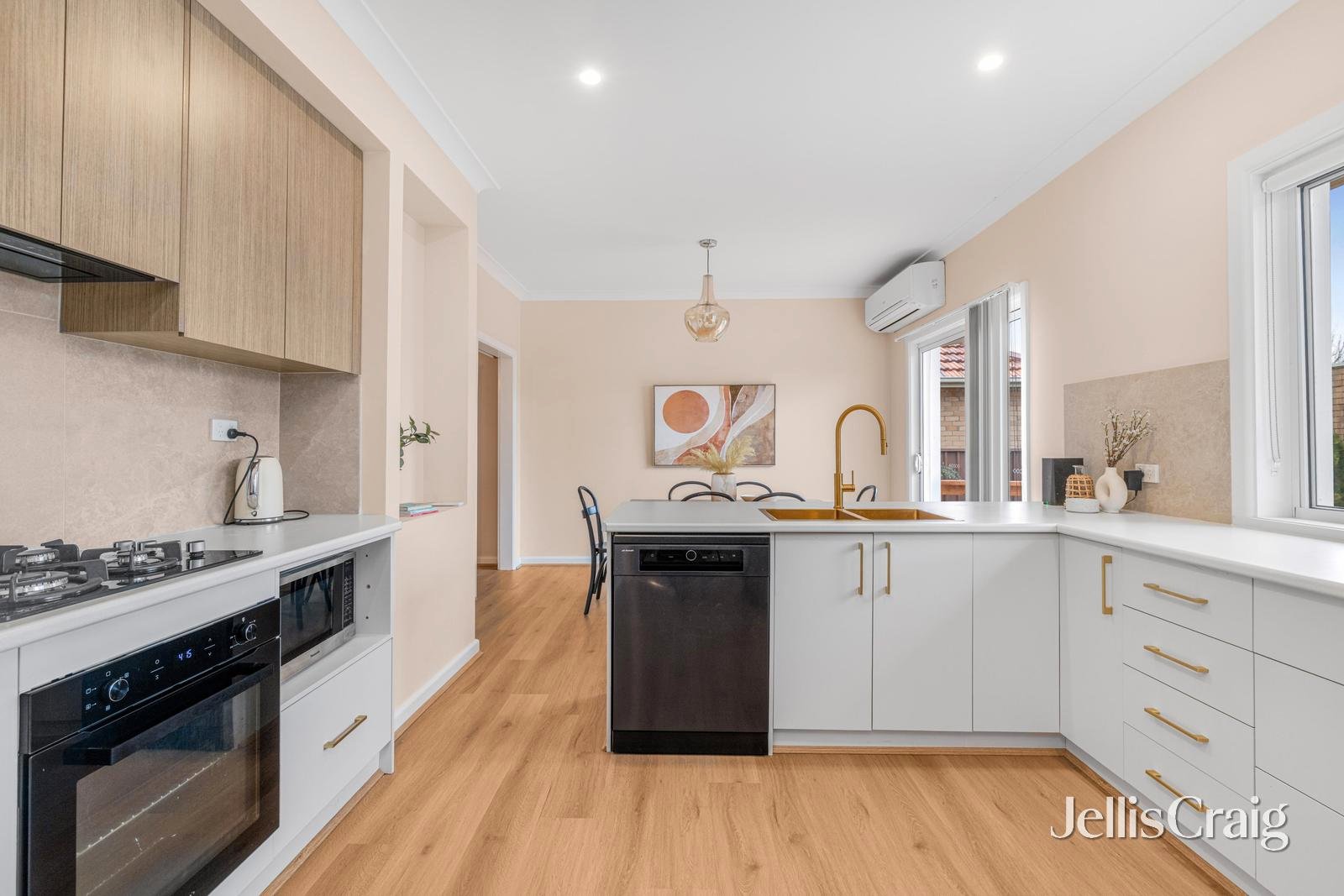 16 Browns Parade, Wendouree image 3