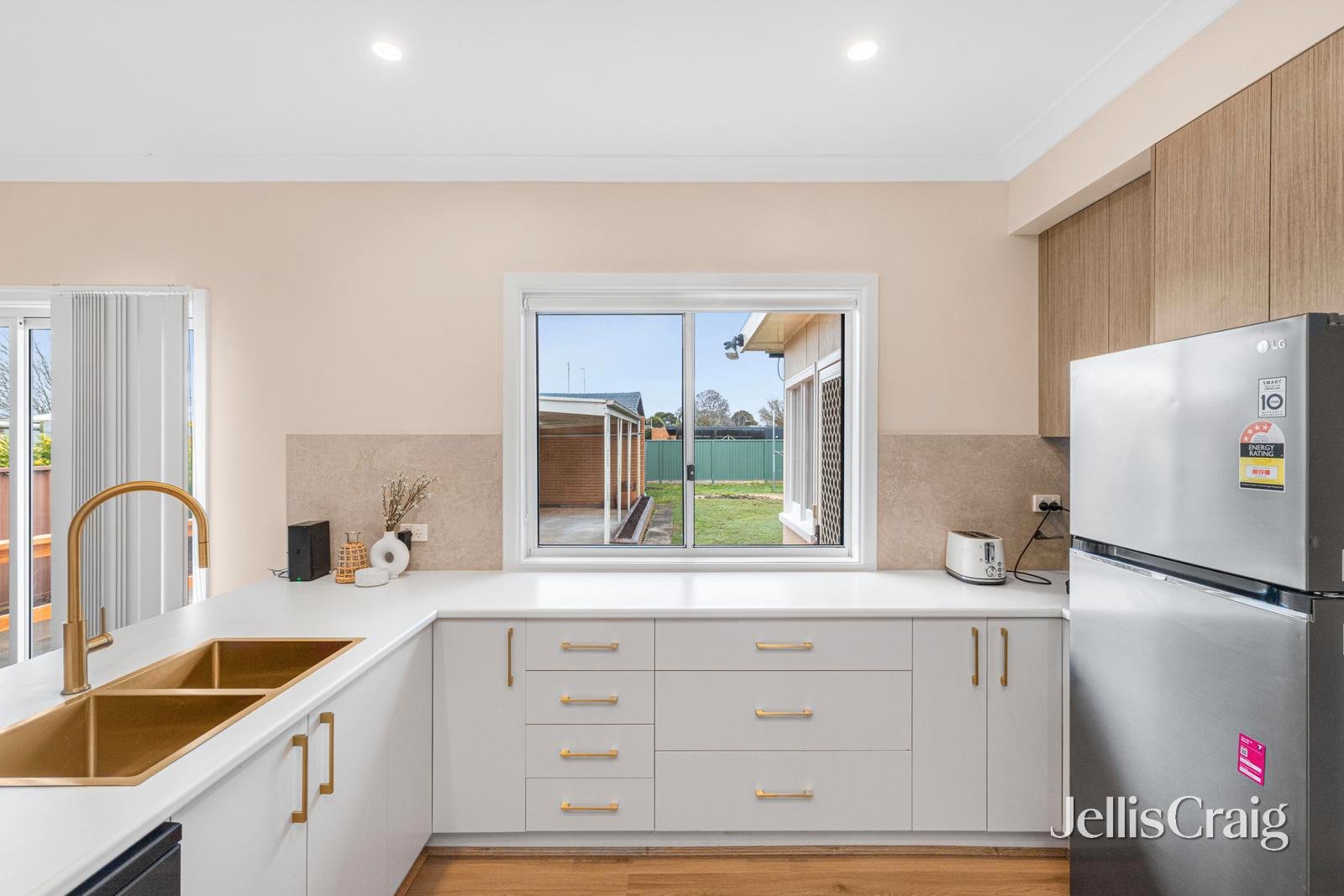 16 Browns Parade, Wendouree image 4