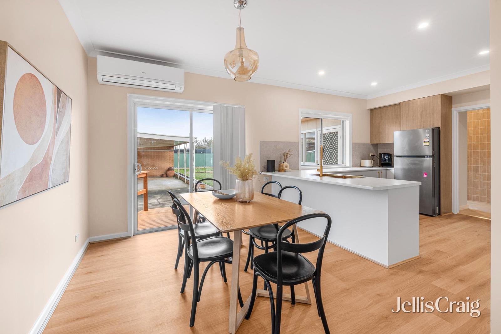 16 Browns Parade, Wendouree image 5