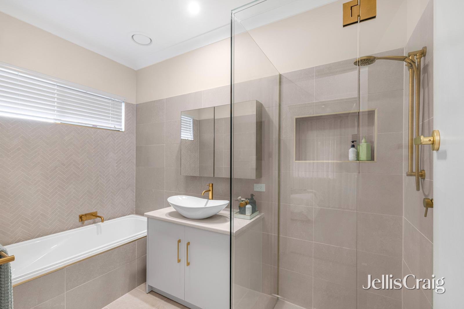 16 Browns Parade, Wendouree image 12