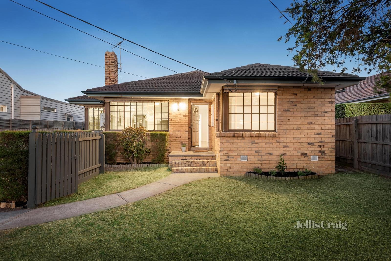 1/6 Browns Road, Bentleigh East image 1