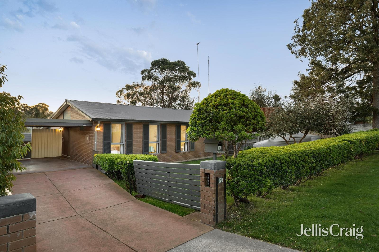 16 Bruce Street, Diamond Creek image 1