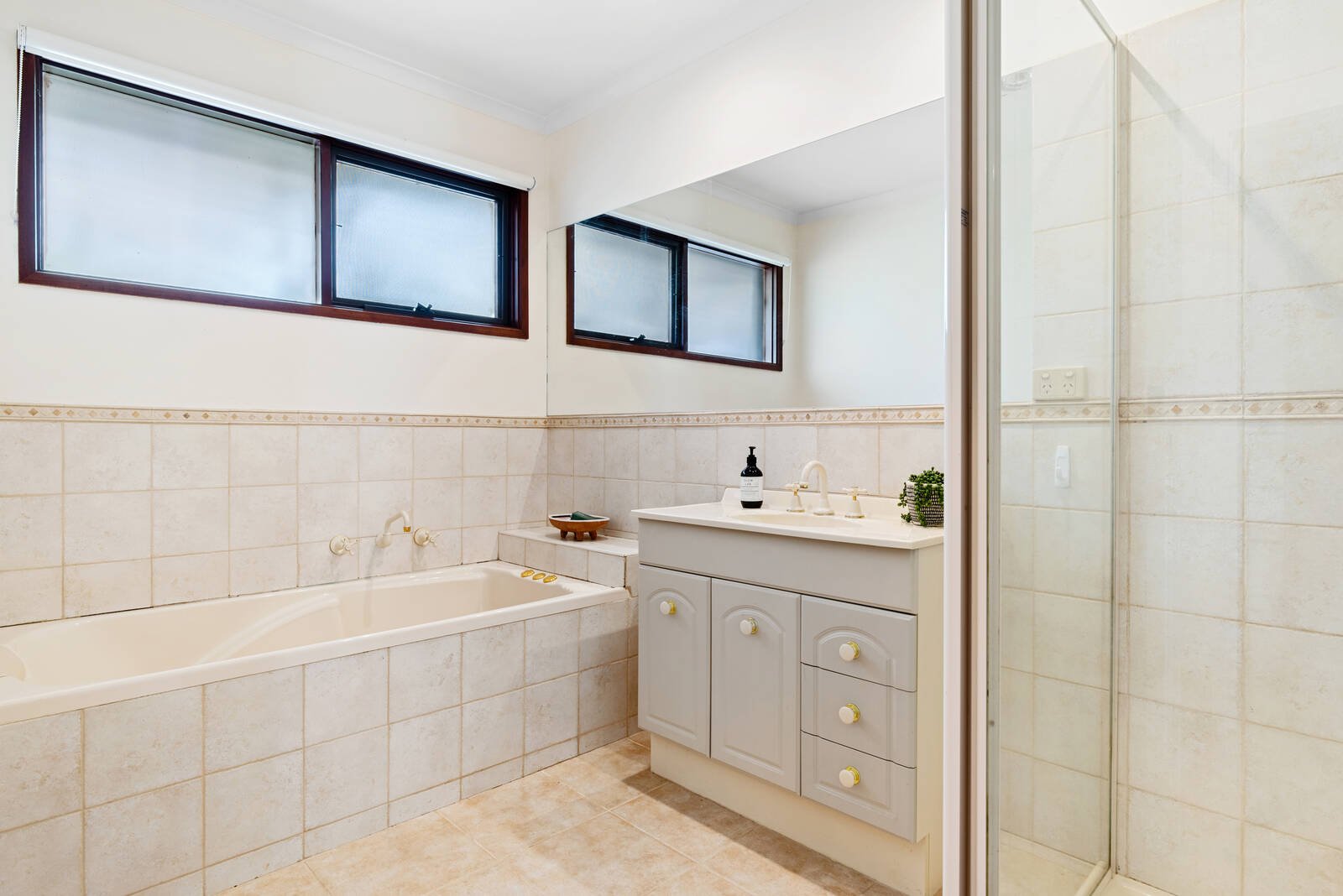 Property Gallery Thumbnail 7