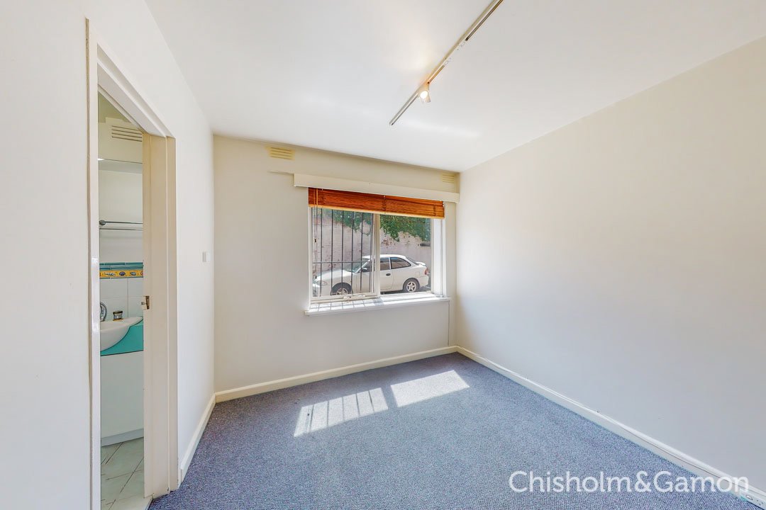 1/6 Byron Street, Elwood image 4