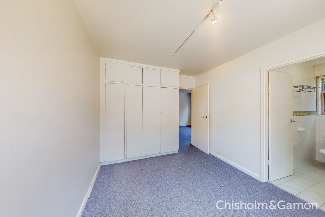 1/6 Byron Street, Elwood image 6