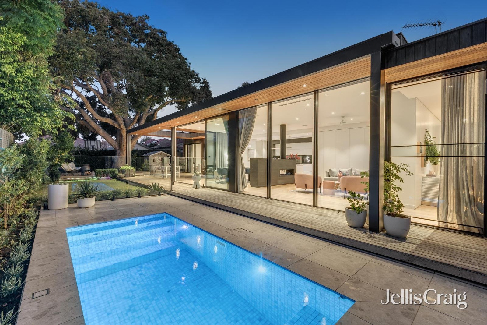 16 Capitol Avenue, Mckinnon image 2