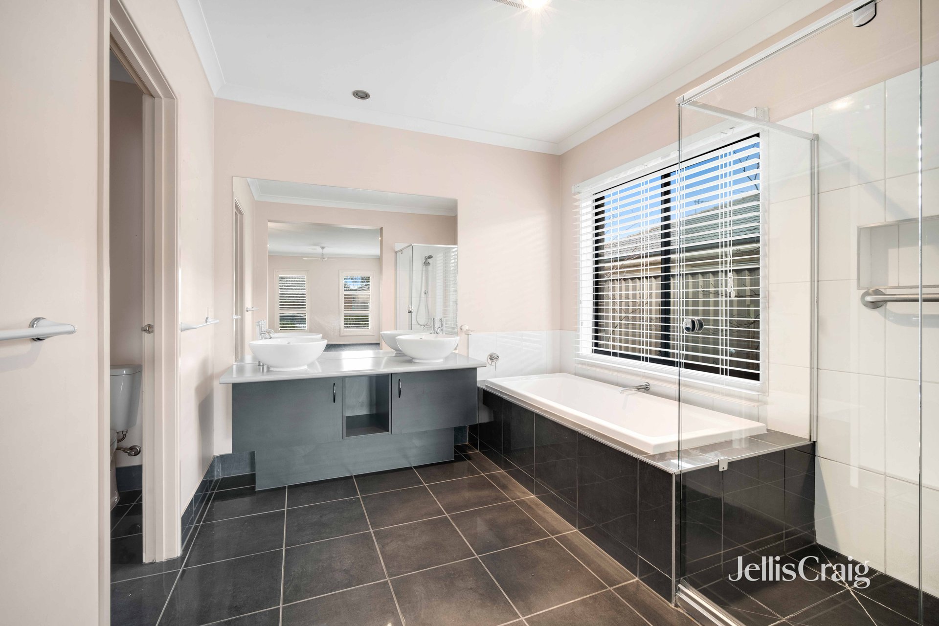 16 Carbine Drive, Alfredton image 6
