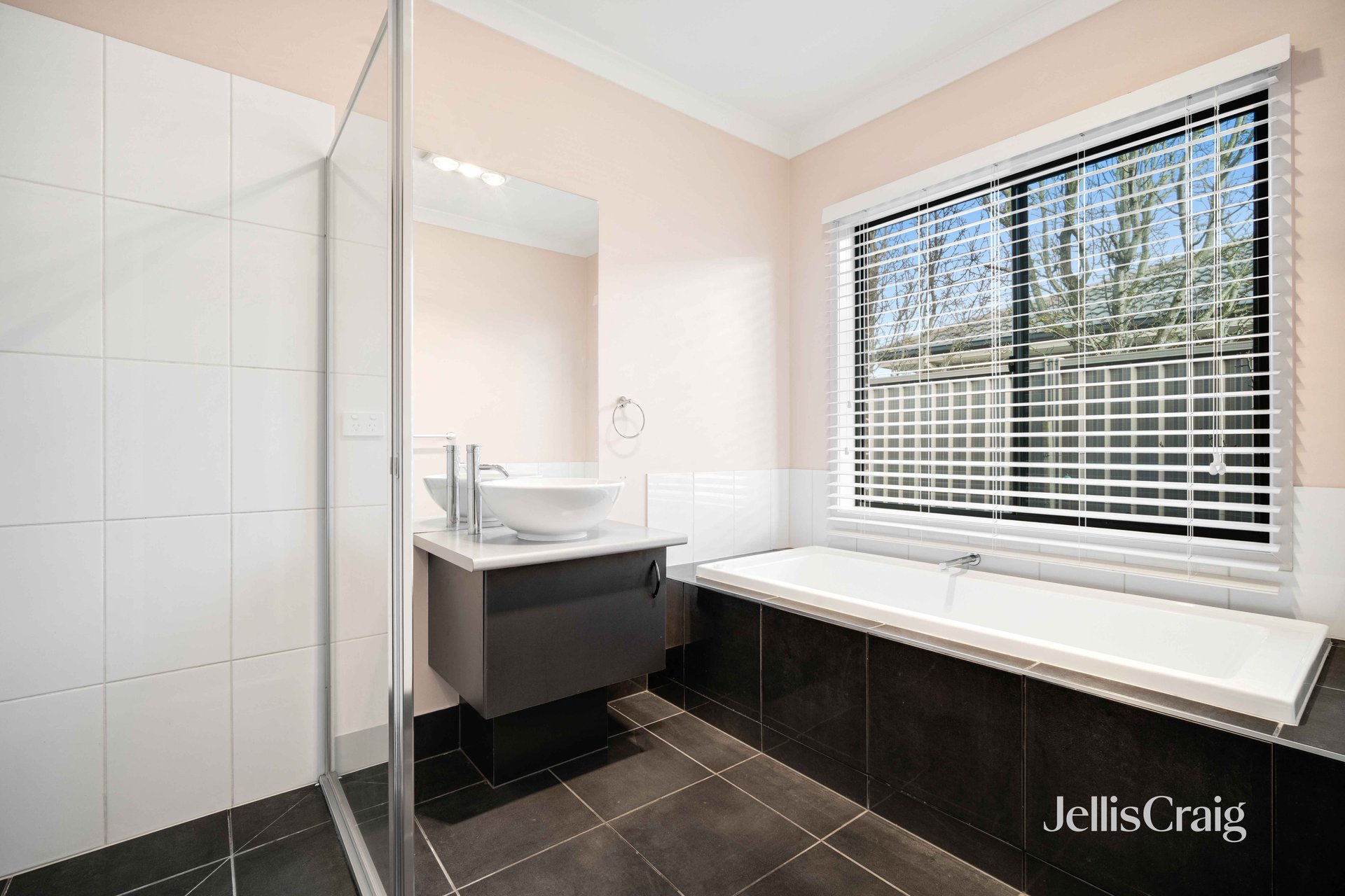 16 Carbine Drive, Alfredton image 7