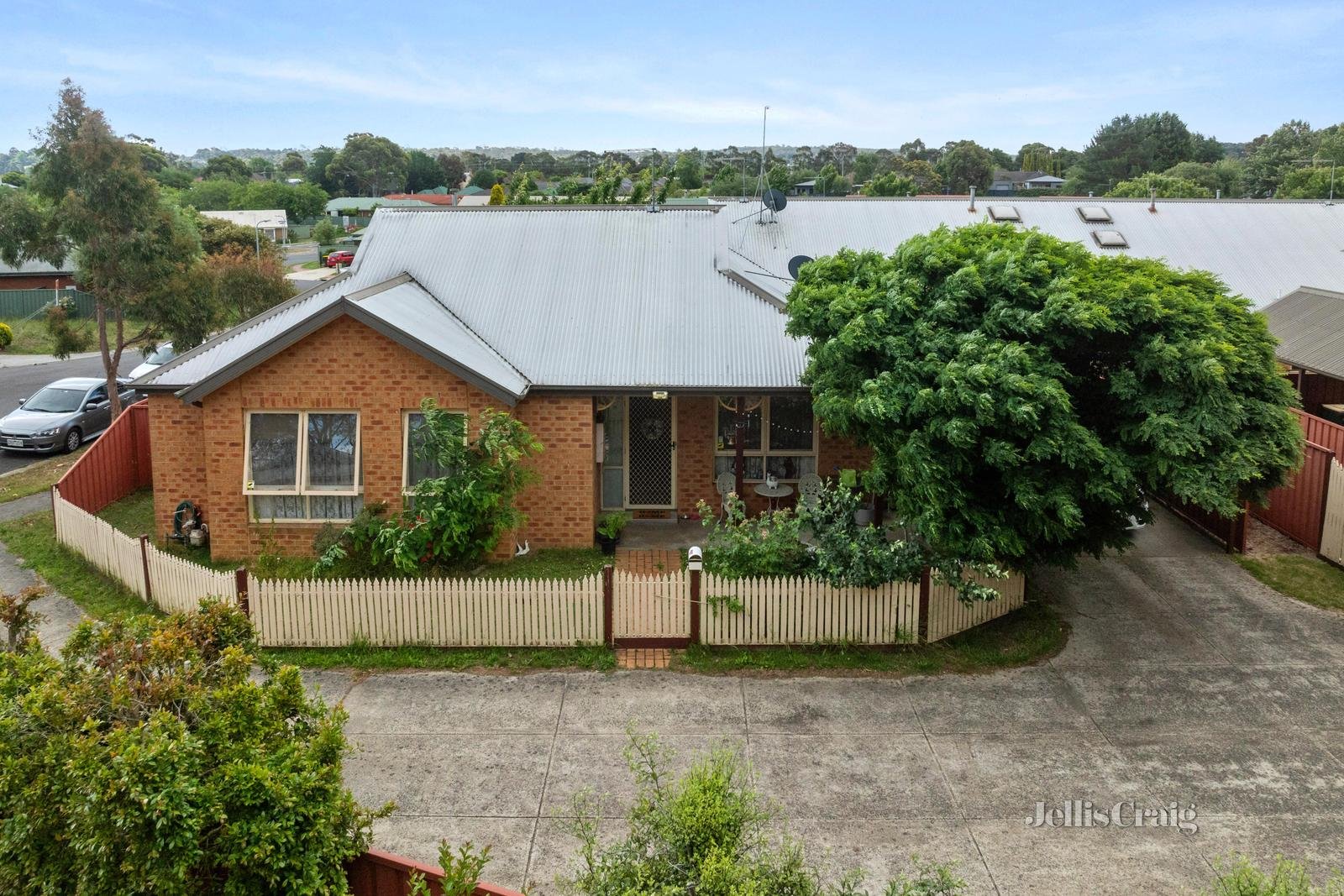 1/6 Castle Court, Ballarat East image 1