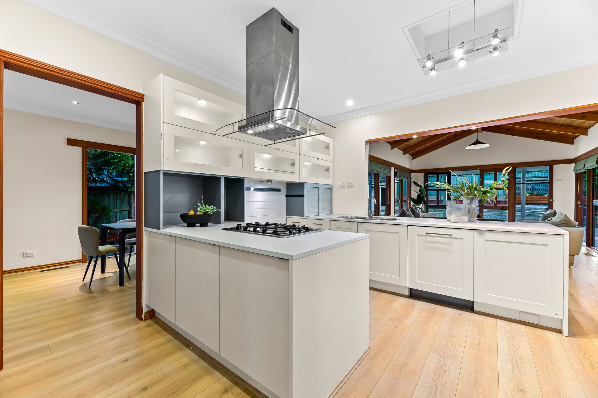 16 Catherine Avenue, Mount Waverley image 7