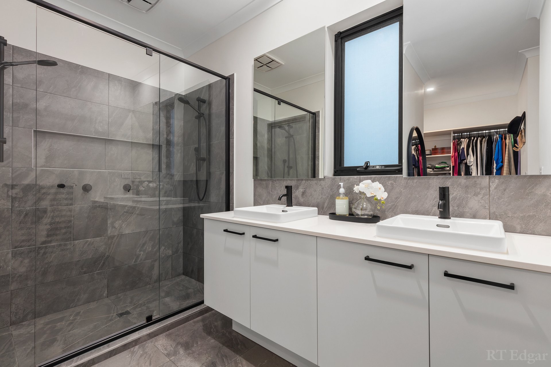 Property Gallery Thumbnail 11