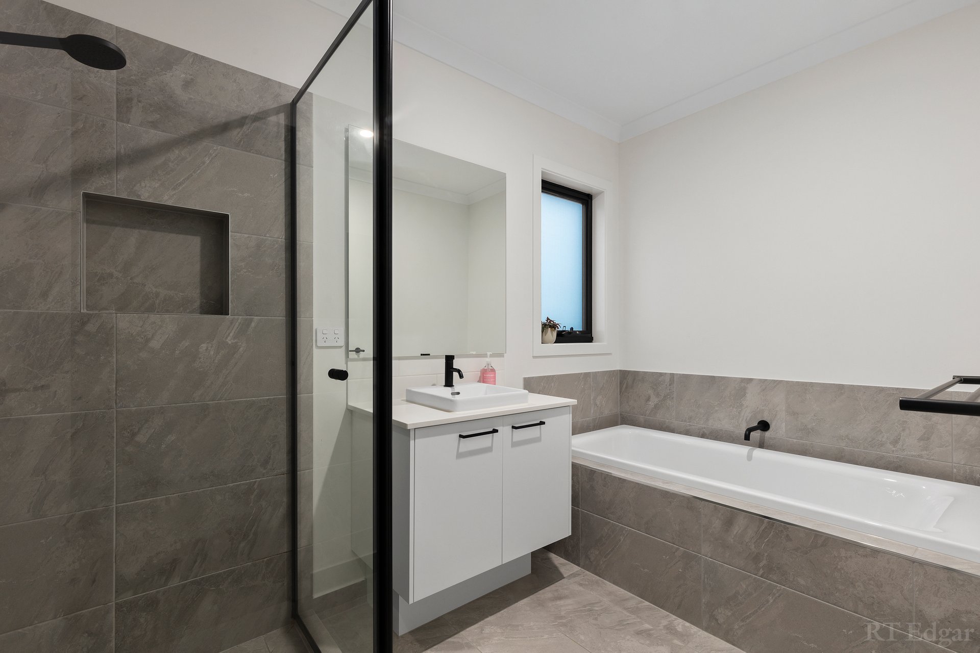 Property Gallery Thumbnail 15