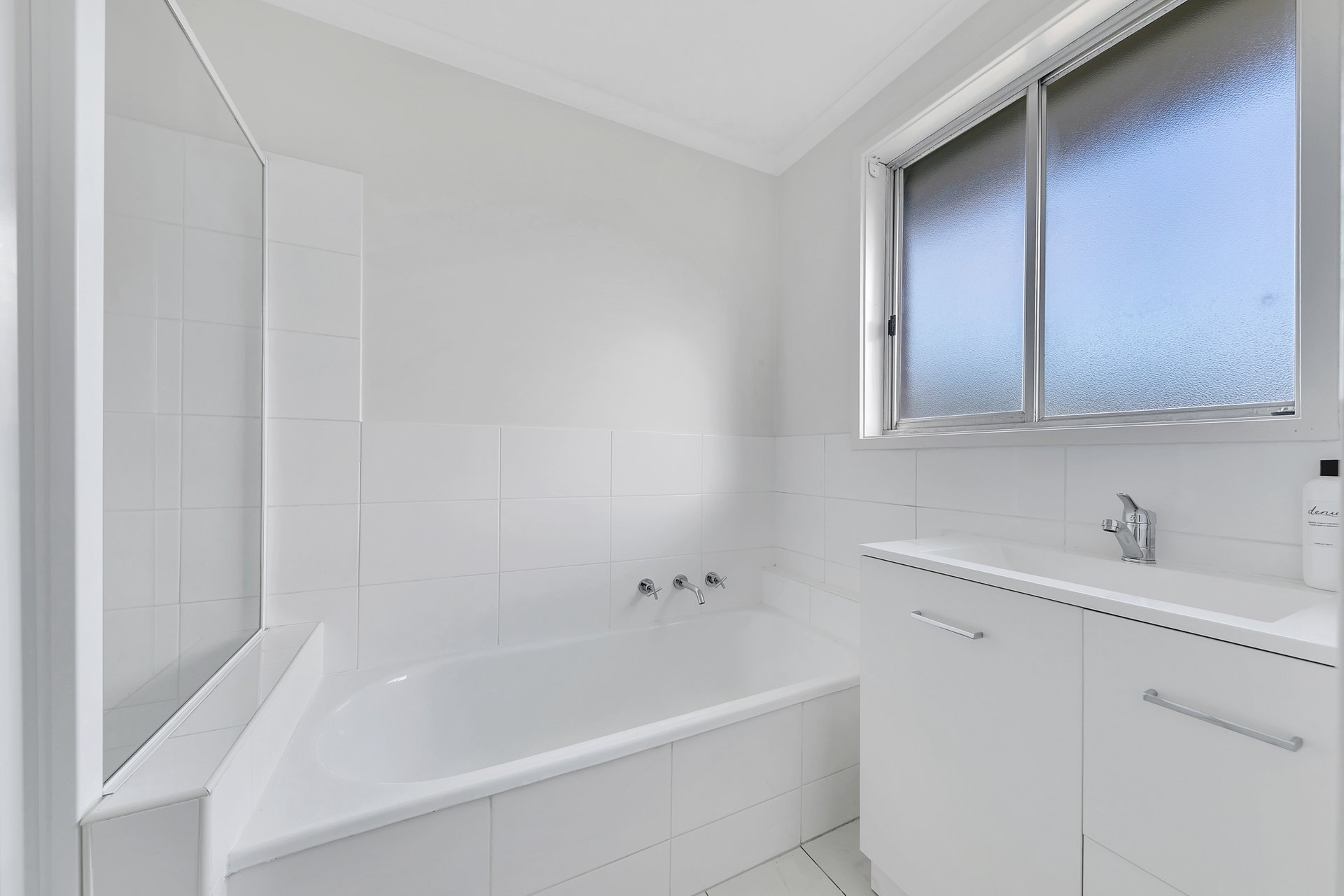 16 Challenger Close, Whittington image 5