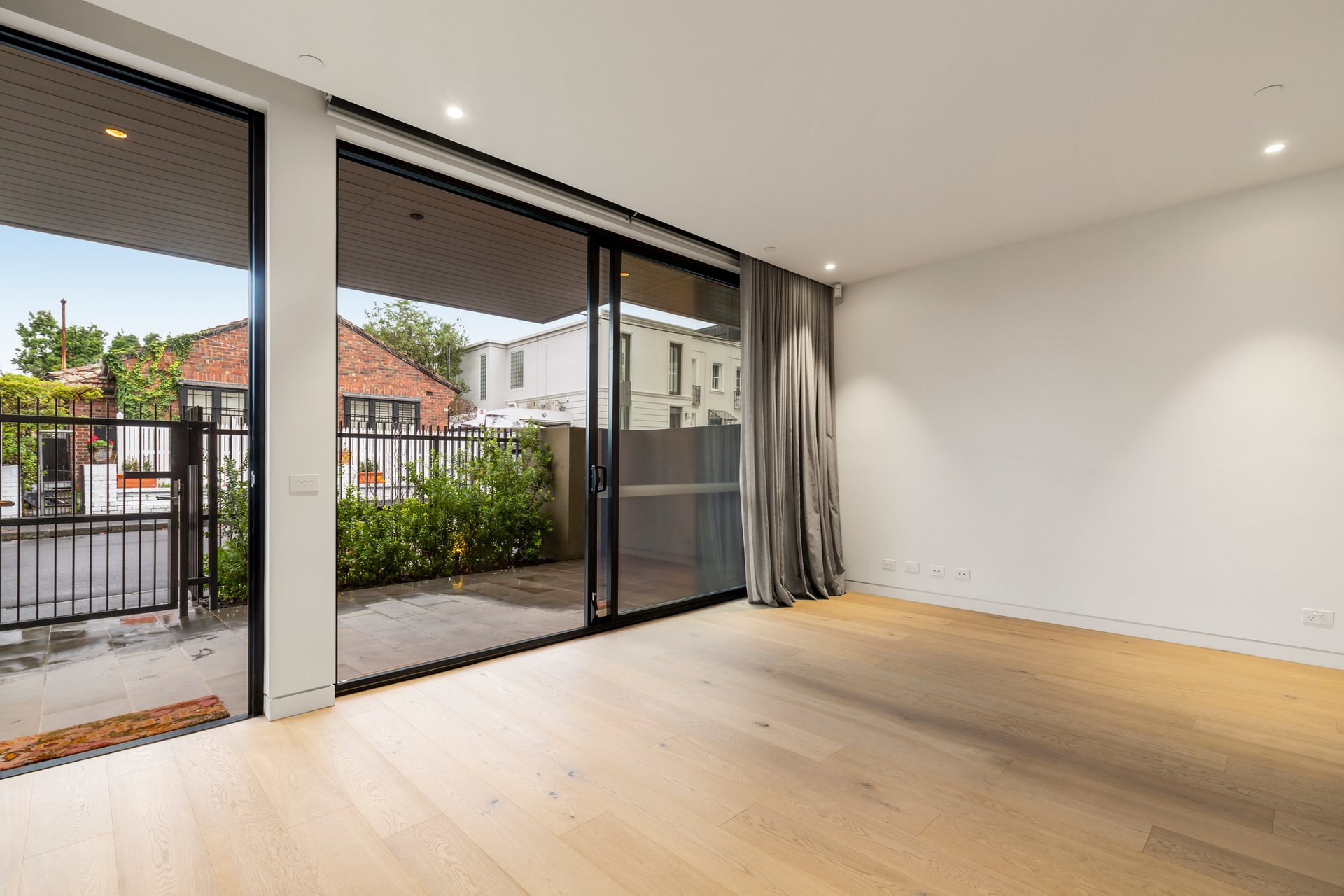 Property Gallery Thumbnail 3