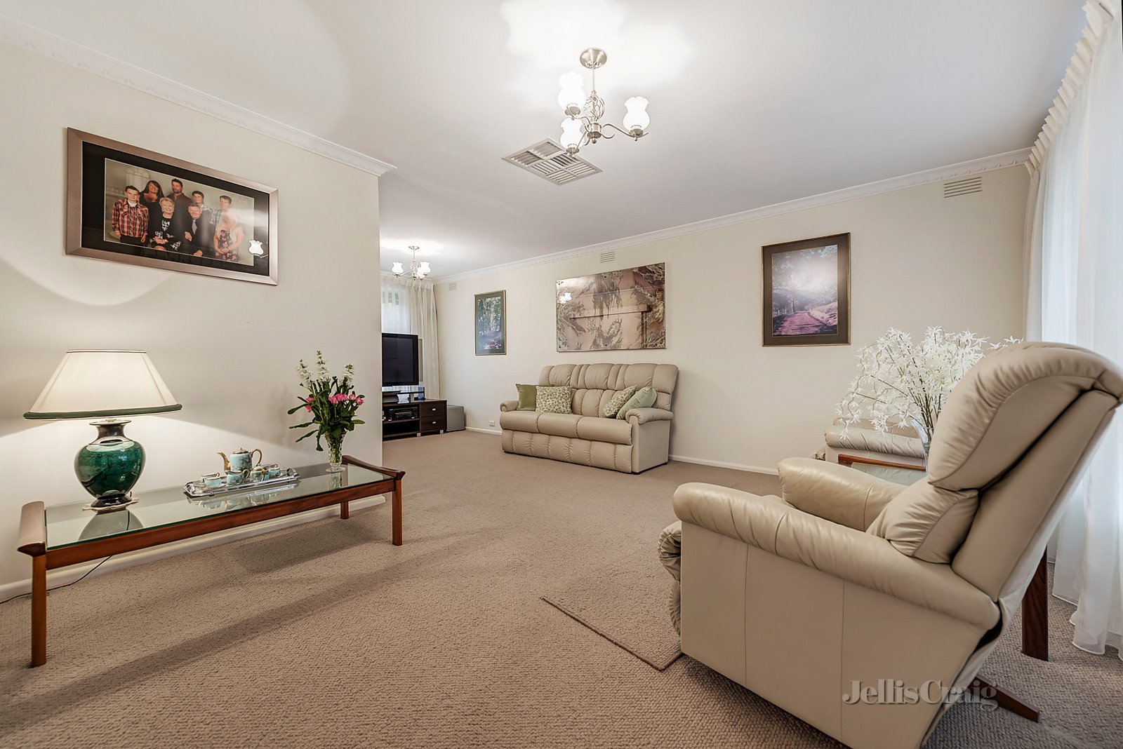 16 Church Road, Doncaster image 2