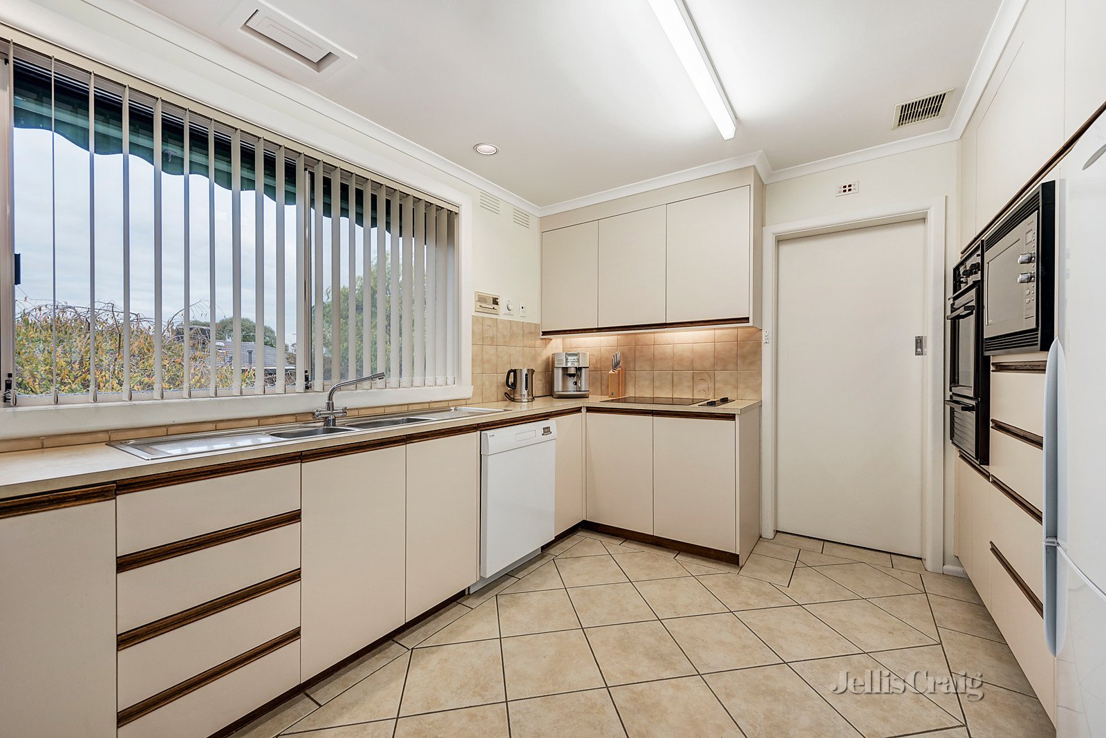 16 Church Road, Doncaster image 3